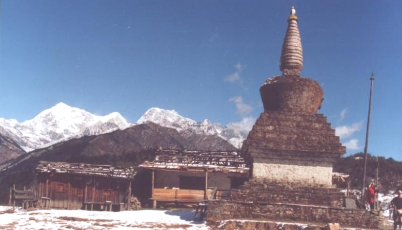 Chorten on Tragsindo Pass