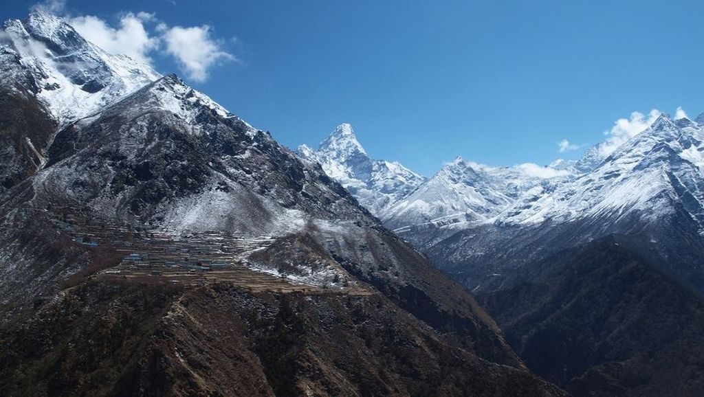 Mount Ama Dablam above Phortse Village