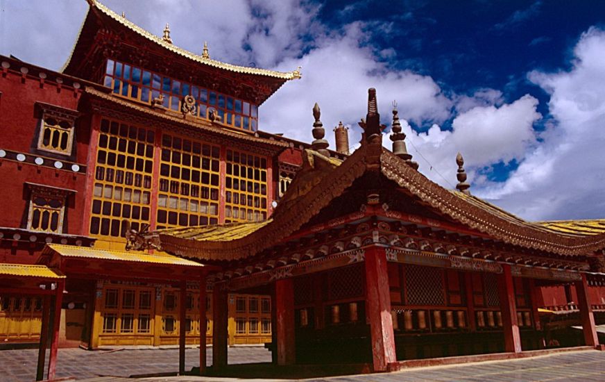 Sumtseling Gompa at Zhongdian ( Shangri La ) in NW Yunnan of SW China