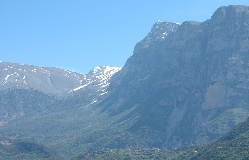 Vikos Village in the Pindos ( Pindus ) Mountains