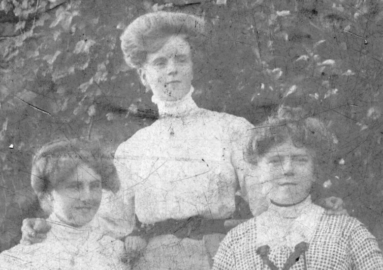 Catherine Whitehill Schofield, Hannah Schofield and Elizabeth Schofield