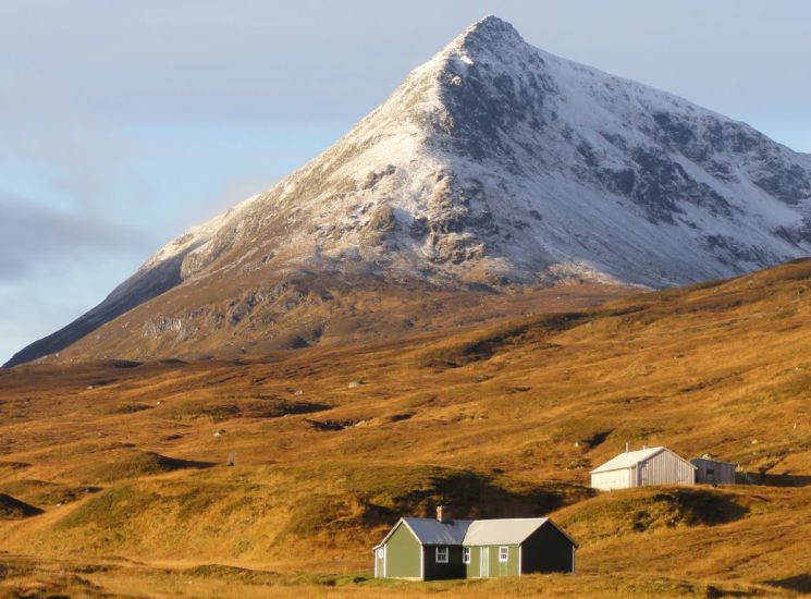 Sgor Iutharn above Culra Bothy