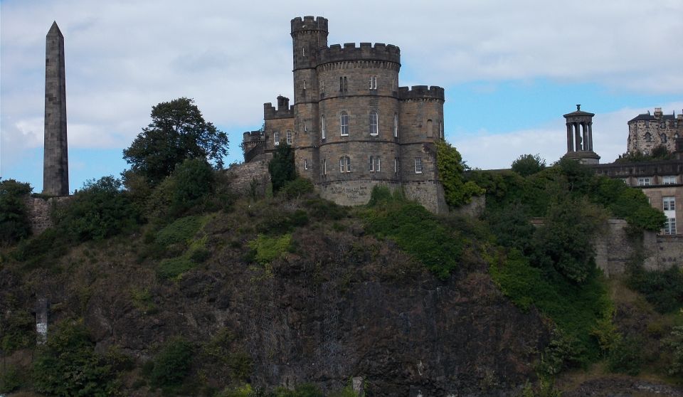 Thomas Hamilton Obelisk ( Political Martyrs Monument ) and Governor's House on Calton Hill