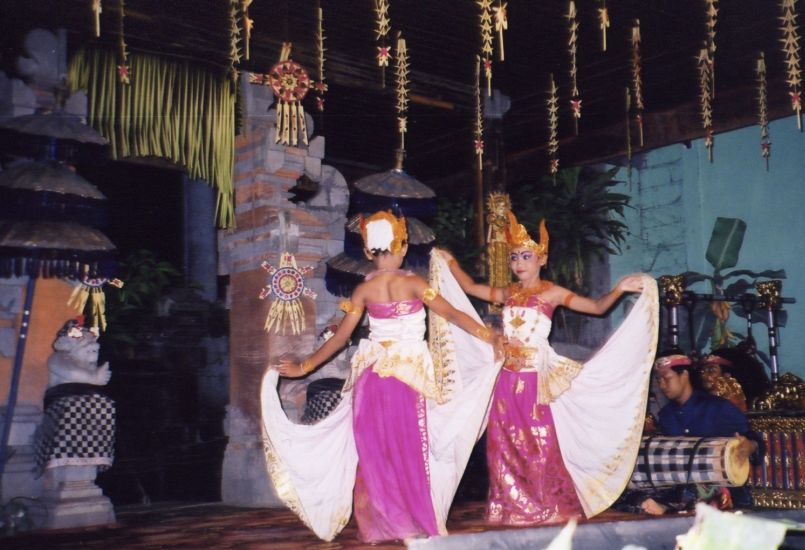 Balinese dancers