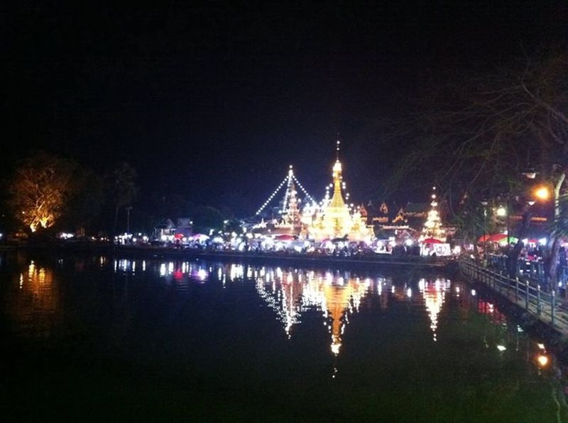 Jong Kham Lake and Wat Jong Kham in Mae Hong Song